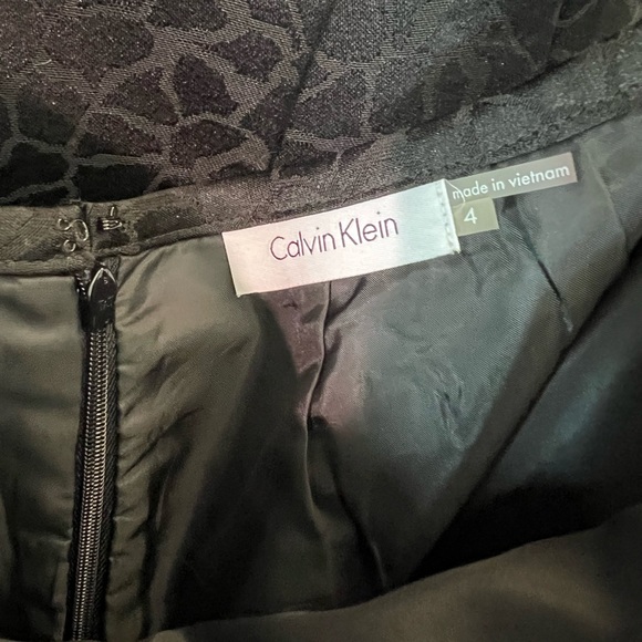 Calvin Klein two piece suit, short sleeve suit top and pencil skirt - Picture 3 of 4